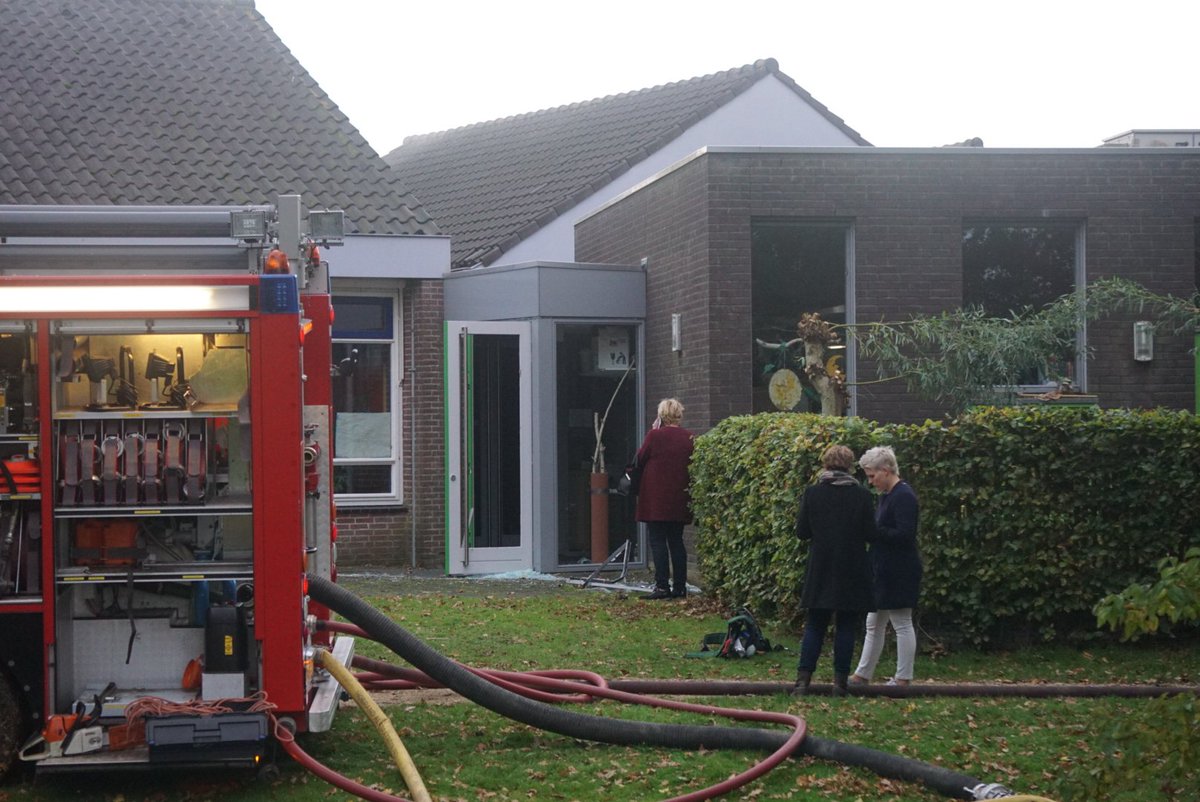 jaspro101's tweet photo. Vooral heel veel rook en steeds meer #driespan #enkhuizen https://t.co/ZZYOO9oXM3