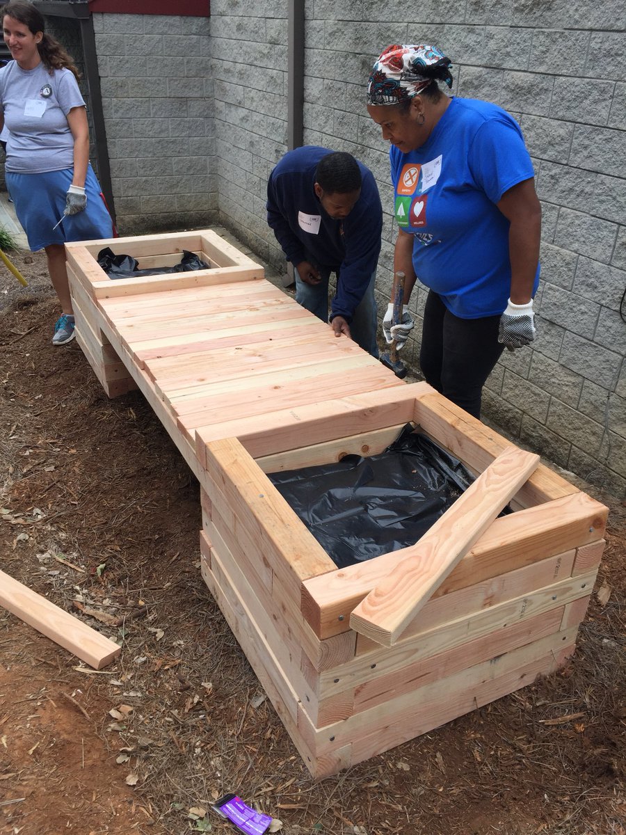 CSX's tweet photo. Today we’re building planters & planting #flowers to brighten a local school campus. #CSXCommunity #TeamCSX @HillsideATL @Act4HlthyKids https://t.co/PaxIn5DYeR