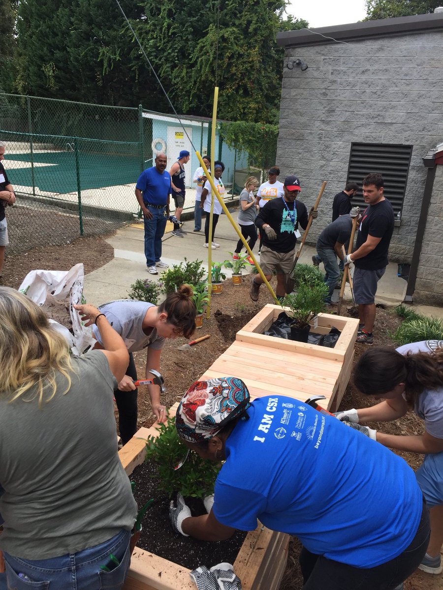 CSX's tweet photo. Today we’re building planters & planting #flowers to brighten a local school campus. #CSXCommunity #TeamCSX @HillsideATL @Act4HlthyKids https://t.co/PaxIn5DYeR