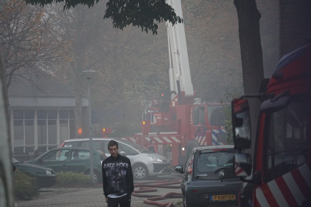 jaspro101's tweet photo. Vooral heel veel rook en steeds meer #driespan #enkhuizen https://t.co/ZZYOO9oXM3