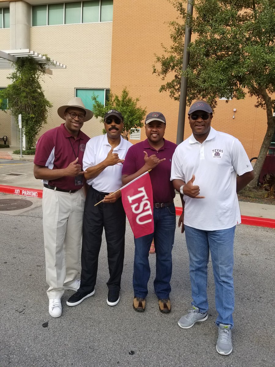 ronereynolds's tweet image. At the @TexasSouthern 2017 Homecoming activities. #tsuhc2k17 #TsuHomeComing2k17 #TeamReynolds