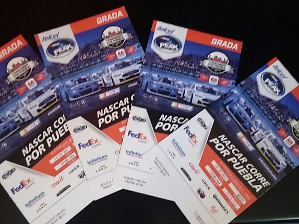 larevista_unica's tweet photo. 📣📣 Tenemos dos pases dobles para que vivas la adrenalina de #NascarxPuebla da RT y manda un mail con tus datos a revista_unica@hotmail.com https://t.co/tGLiQD7gin