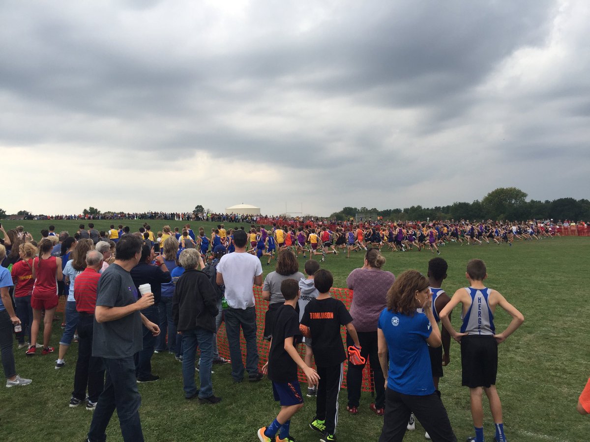 AJohnsonDMS's tweet photo. And they're off! Run hard Spartans!!#DVMScelebrates #runninspartans https://t.co/6IOzSrKrjR