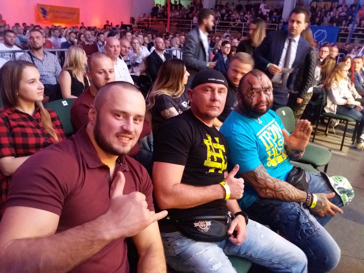 TomaszNarkun's tweet photo. Oczywiście pełno na hali! Tak lubię! #GSW8 👊👊👊 https://t.co/aGKhRK0sm8