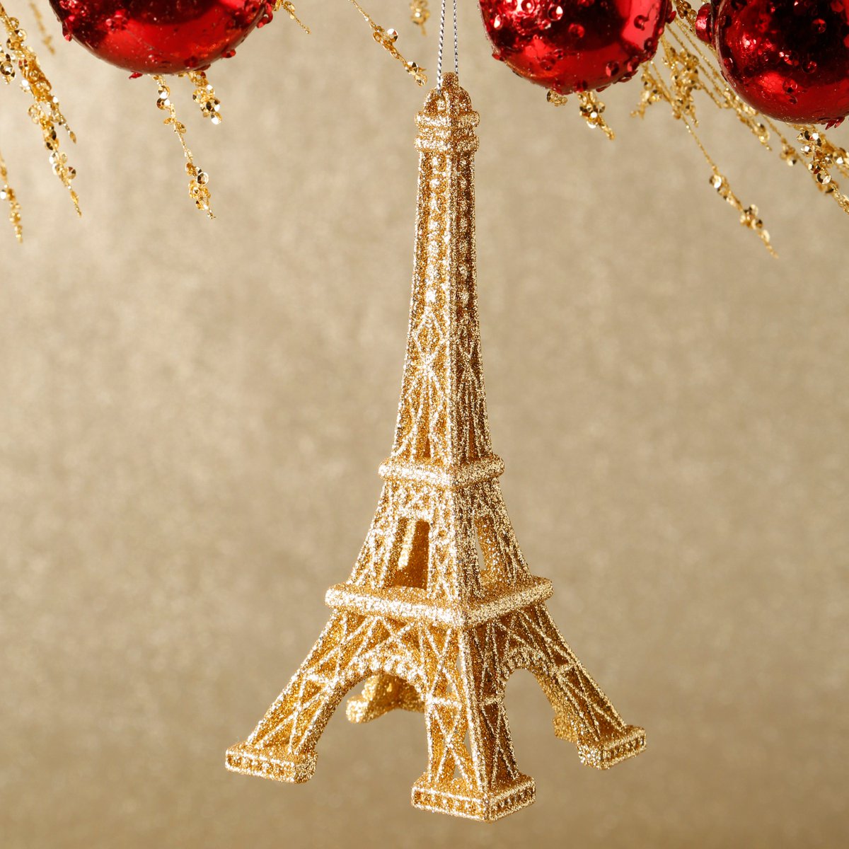 FancyChicVintag's tweet photo. Lovers of all things French will be able to celebrate the holiday with this stunning Glittered Eiffel Tower ornament https://t.co/aoK22jYZ4m https://t.co/SY9xLRt61D