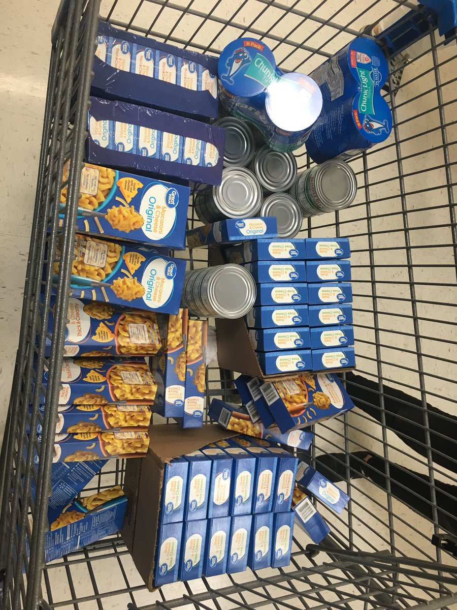 lizjane66's tweet photo. Buying tuna and mac&amp;cheese for the helping hands drive!! #ELS2017 thank you to the students for your donations so far!! https://t.co/FFq83liG8c