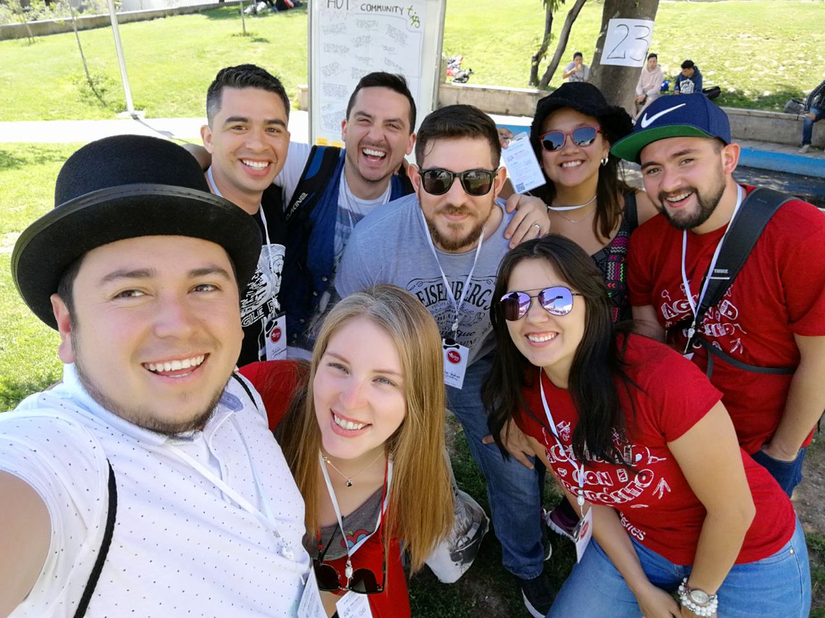 maagredo's tweet photo. Black hat team En #Agiles2017 https://t.co/dwVEcurjU3