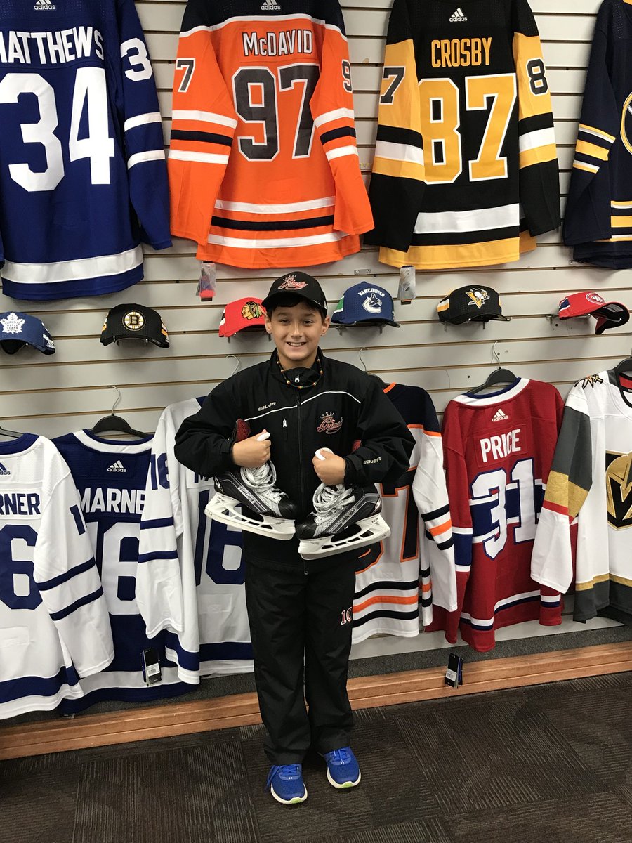 Front Row Sports On Twitter Adam From The Grimsby Major Atom A Team Just Picked Up A New Pair Of Bauerhockey Vapor Skates From Our Grimsby Location Ownthemoment Https T Co Efsfkihin4