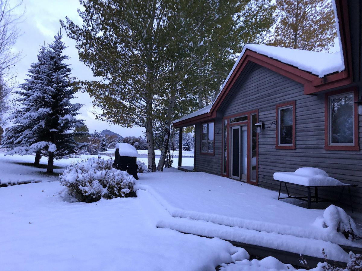 GoMobileRealtor's tweet image. Have you winterized?  Don’t get caught out in the cold!  Chimney cleaned? Furnace checked? Firewood? #winter2017