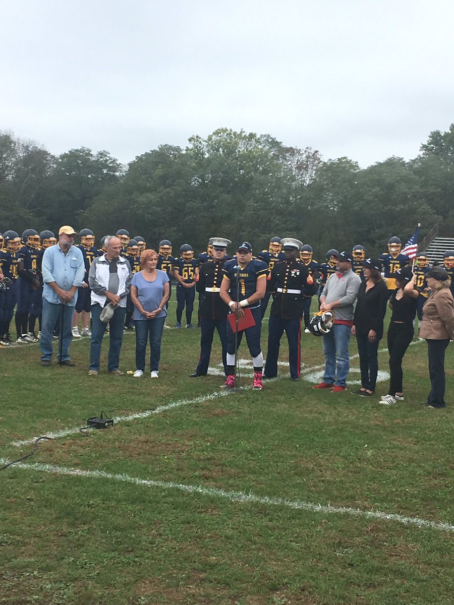 eandreacci's tweet image. A very special start to our homecoming game 🇺🇸@MarlboroHSinNJ
