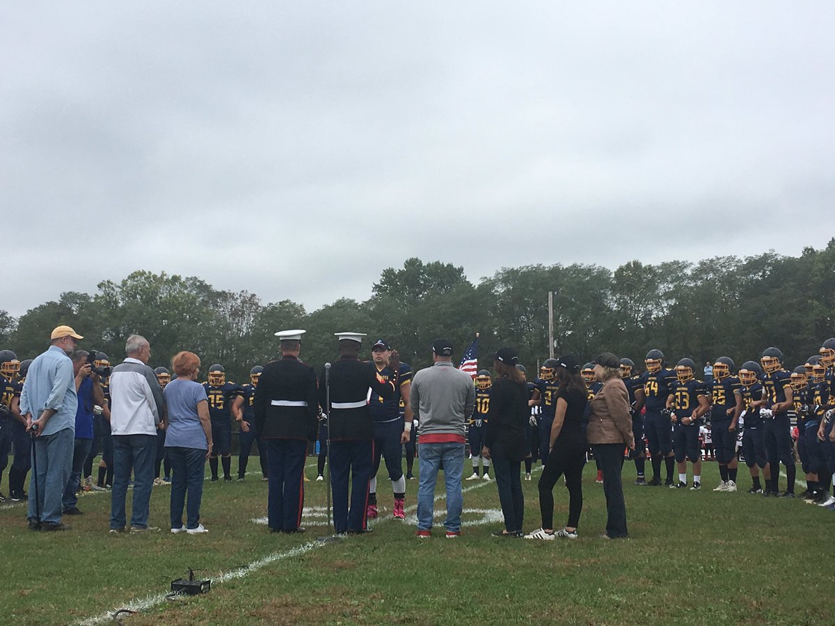 eandreacci's tweet image. A very special start to our homecoming game 🇺🇸@MarlboroHSinNJ