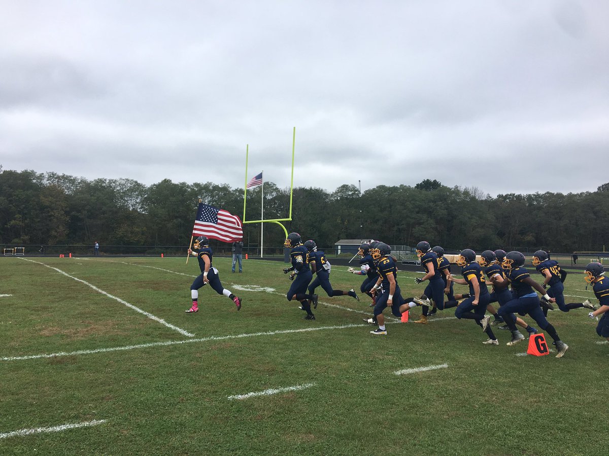eandreacci's tweet image. A very special start to our homecoming game 🇺🇸@MarlboroHSinNJ