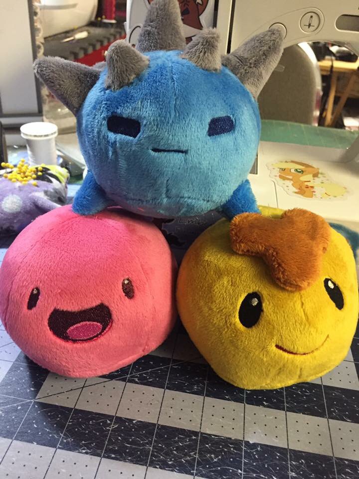 emberfallplush's tweet photo. Forgot to post this but hey slimes :D #slimerancher #slime #rockslime #pinkslime #honeyslime #plushies #finishedplushies #emberfall https://t.co/RvY8pclcya