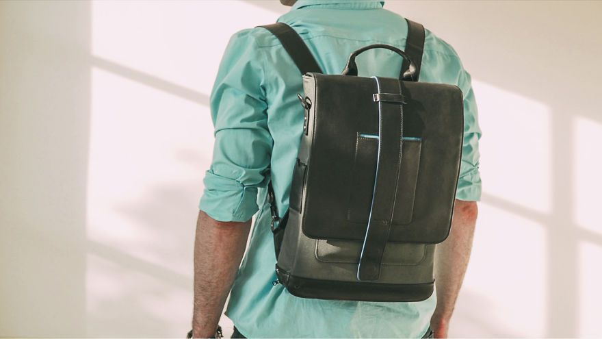 nowyepcom's tweet photo. A Backpack With Solar Panels: The Moovy Bag Ensures You Never Run Out Of Battery! https://t.co/7cUtQwXqs4 https://t.co/zAzQQ4ZQqI