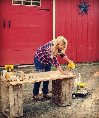 FreshEggsDaily's tweet photo. I love building stuff! Who agrees? #diy #diypower #girlswithpowertools @SaraBendrick @DEWALTtough @DIYNetwork @ChipGaines @ChrisLambton13 https://t.co/4RddbH5m0c
