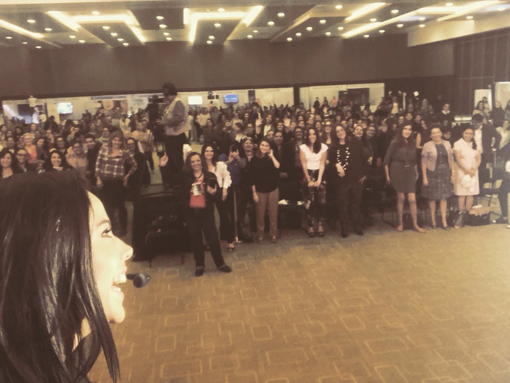 PaolaRojas's tweet photo. Feliz luego de participar en el congreso #EmpoderandoMujeres2017
Gracias a todas. Las disfruté muchísimo. https://t.co/IV1xvWGzTL
