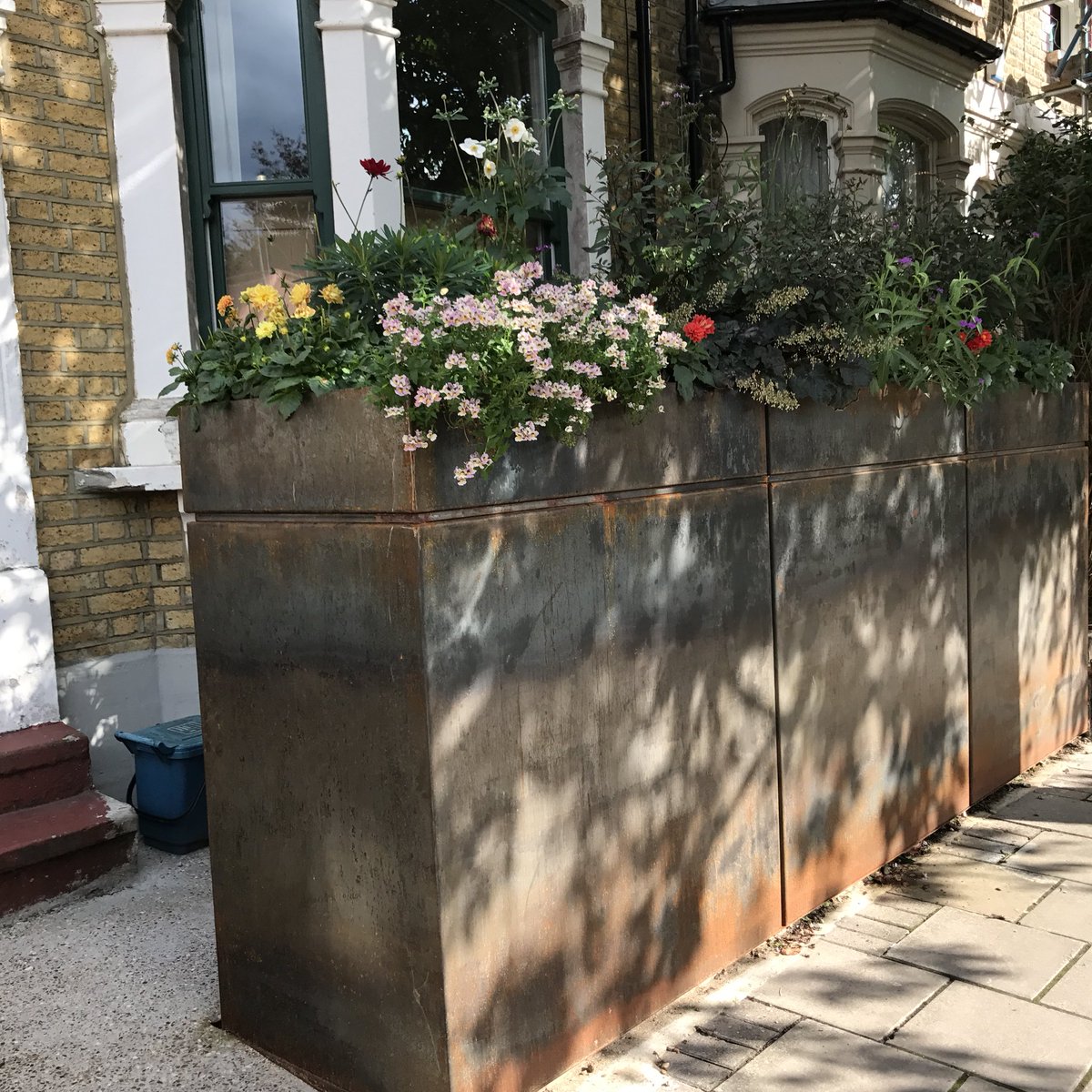 BikeboxLondon's tweet photo. One of our bikeboxes in E5 - maturing nicely #garden #victorianterrace #bikebox #Bikeshed #rustysteel #softinfrastructure https://t.co/YDFA8ievCj