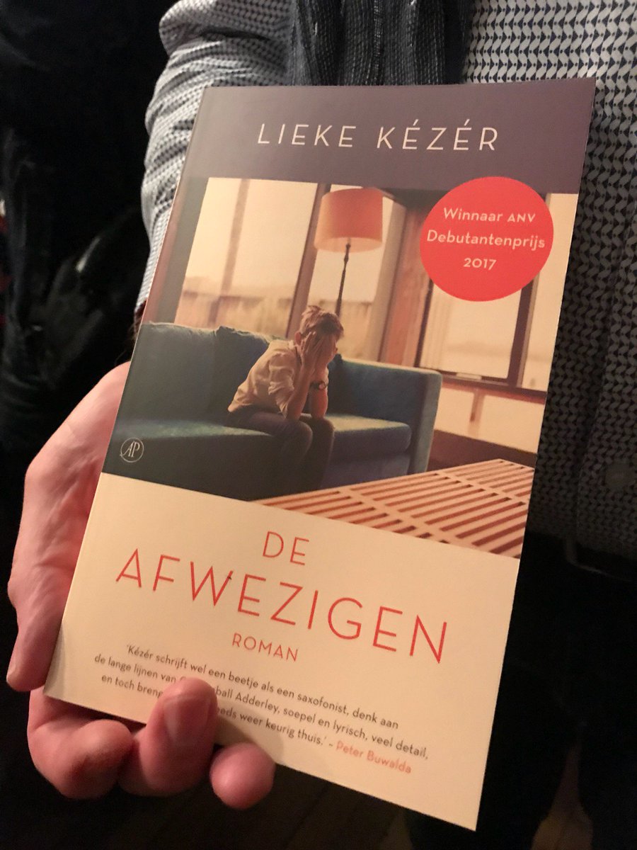 Lieke Kézér wint #bronzenuil voor debuut en wij waren er bij (@ Minardschouwburg in Gent) swarmapp.com/c/860dFLAnAjq