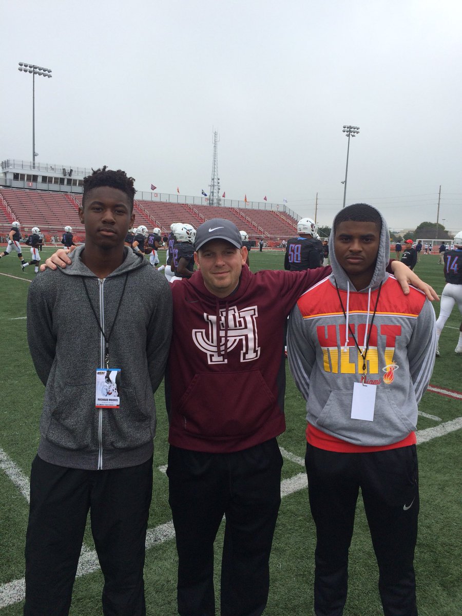 ThompsonDub's tweet photo. Win, lose, or draw I LOVE OUR PLAYERS. @R_Morris2 @DJames_01 https://t.co/tvP29Dqg2H