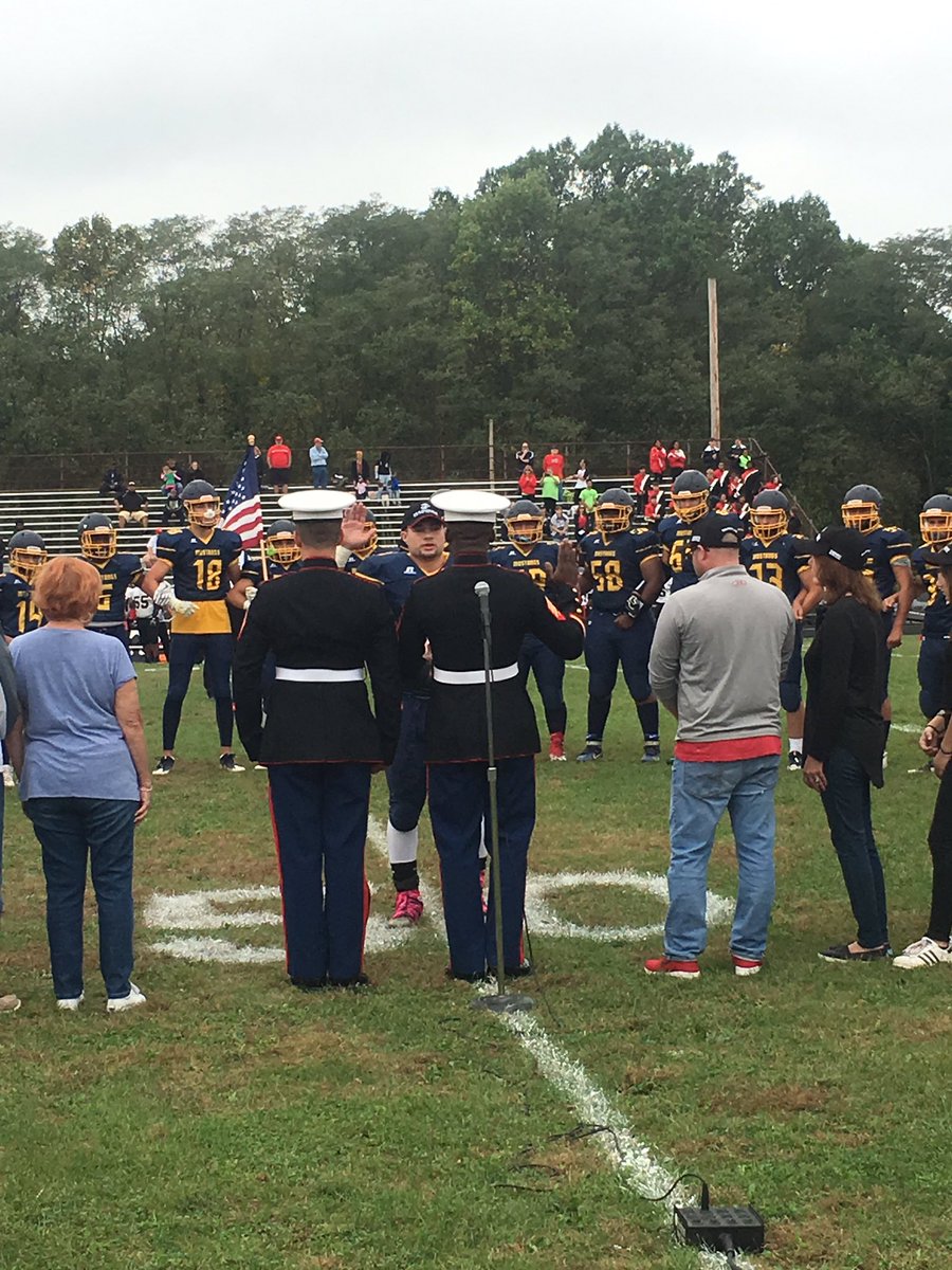 MHSscoreupdates's tweet image. Football: Best of luck and much respect to Jonny Helff as he takes his oath of recruitment into the US Marines!
