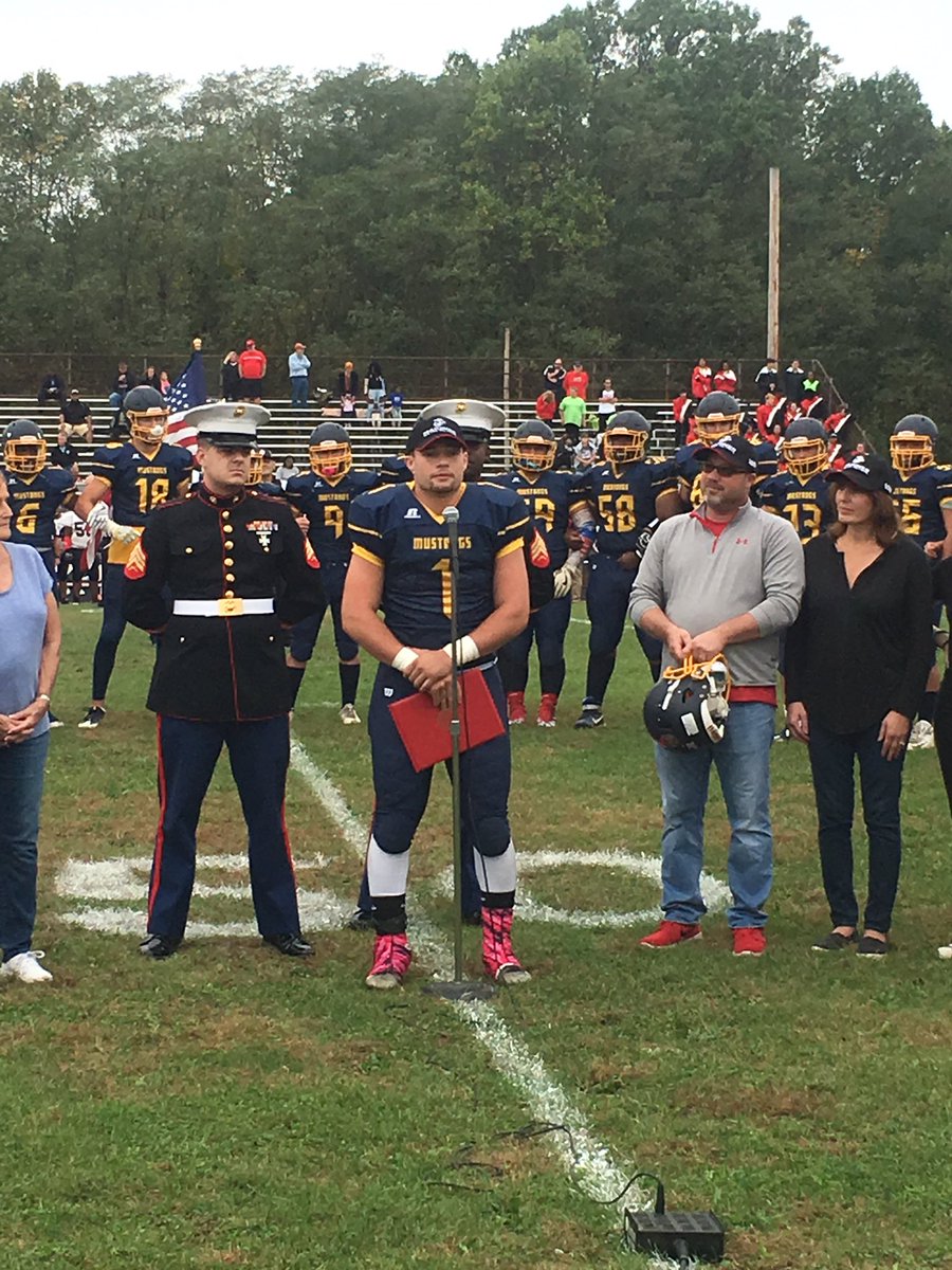 MHSscoreupdates's tweet image. Football: Best of luck and much respect to Jonny Helff as he takes his oath of recruitment into the US Marines!