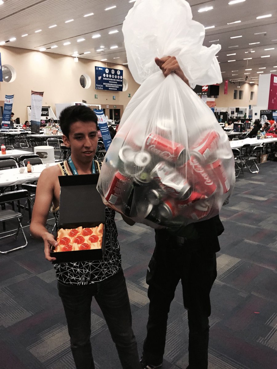 AayIbarraCpmx's tweet photo. #CPMX9aTodaMadre regalando cosas y vendiendo Monsters bara a la banda https://t.co/662sx6kwXc