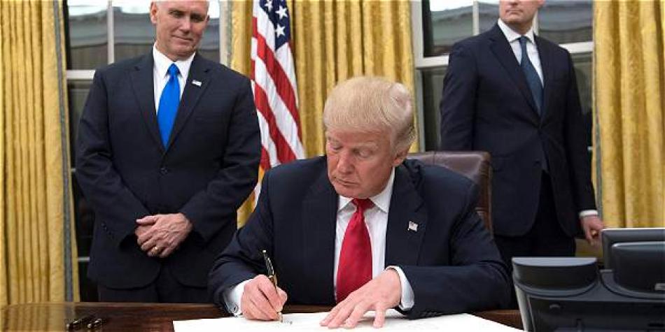 AjuaaNoticiasMx's tweet photo. Trump acaba con los subsidios de Obamacare.https://t.co/bLhyPVYNKX #Coahuila #saltillo #Torreon #Acuña #Obamacare #trumpvsobamacare https://t.co/AgvAhXWezX