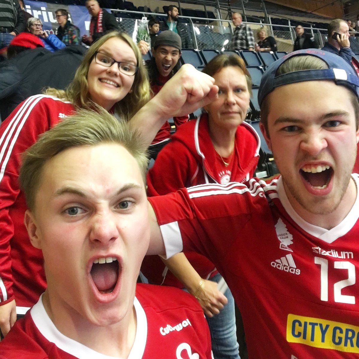 RedEagles1989's tweet photo. En derbyvinst är alltid en derbyvinst. Uppsala är rött och svart! 🖤❤️ #storebror https://t.co/FYAU8LDS3E