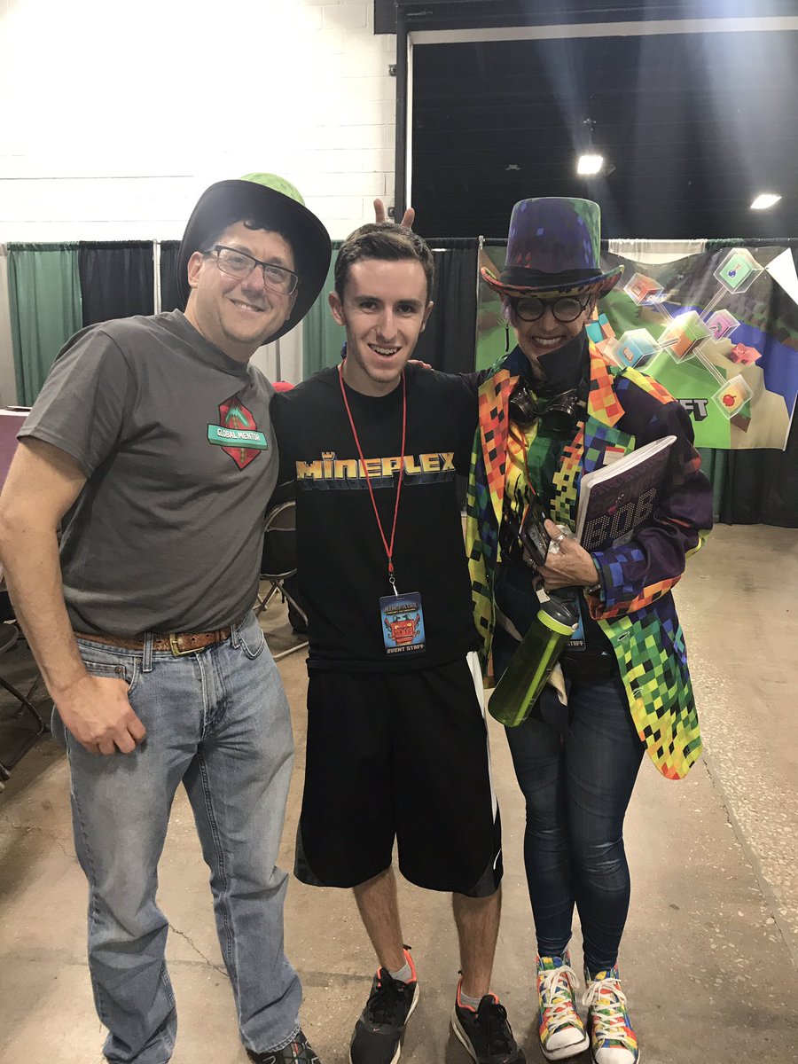 Cleverlychangin's tweet photo. Oct 14 #MinecraftEdu @mr_isaacs #Minefaire2017 in #Philadelphia https://t.co/bDp2w1QNDY