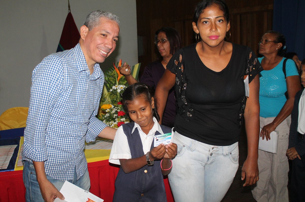 CaraboboGB's tweet photo. Gobernación benefició a más de 4 mil carabobeños con becas estudiantiles https://t.co/fomP4SpL6o #CaraboboEnMarcha https://t.co/2Ws6vJe6Yh