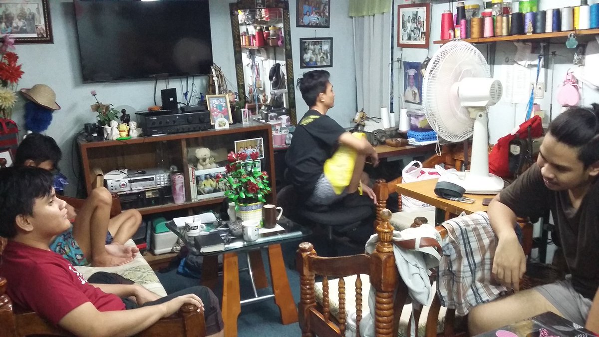 behindtheSeaaan's tweet image. Overnight with them. #d12 #yipeee #praiseGod