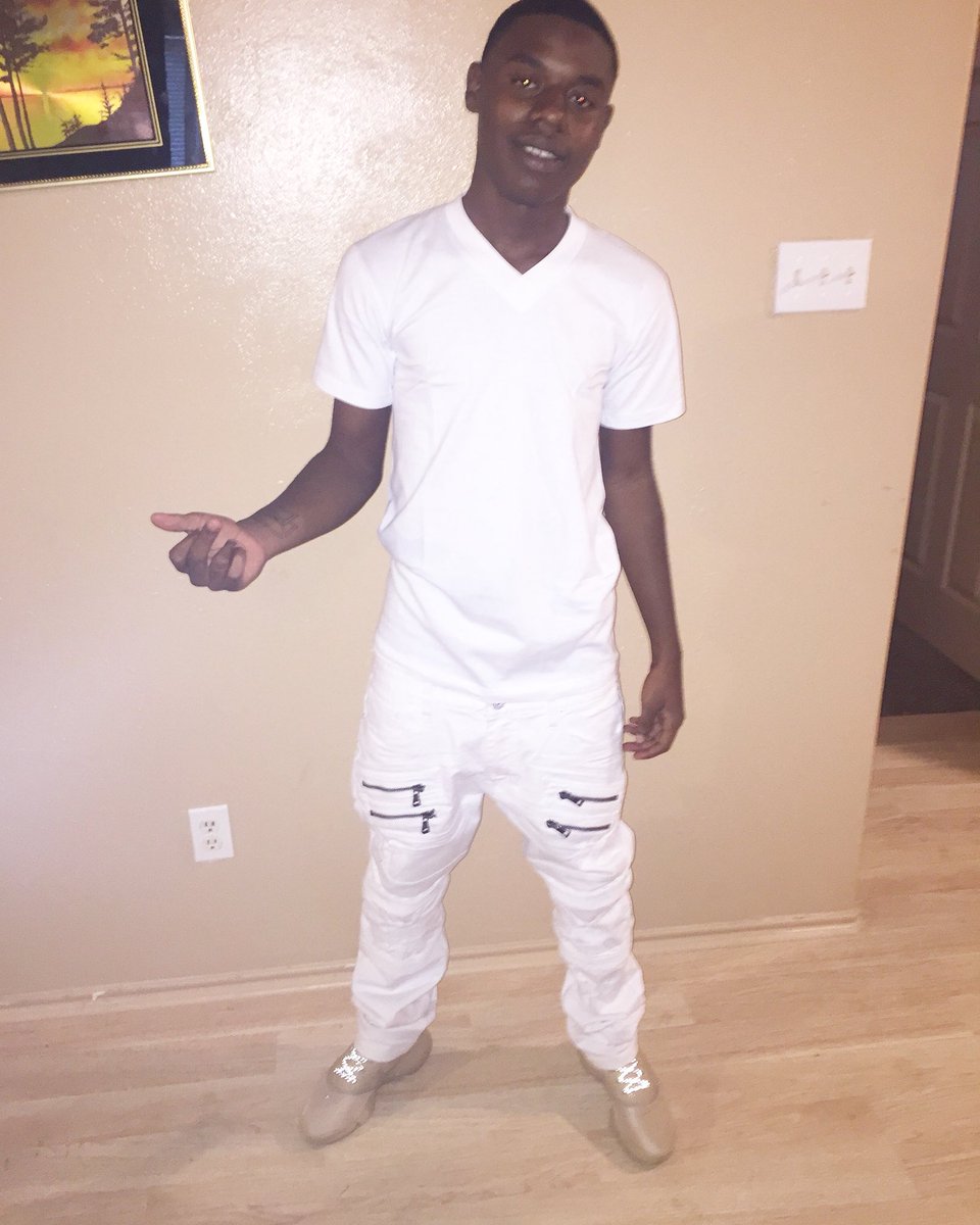 GoGetta_Gucci's tweet photo. Ainโt nothing like these other niggas I be thugging โ๏ธ #LONGLIVELILFOOL #FREEROZAY๐ฟโค๏ธ https://t.co/P6t5kqHOoo