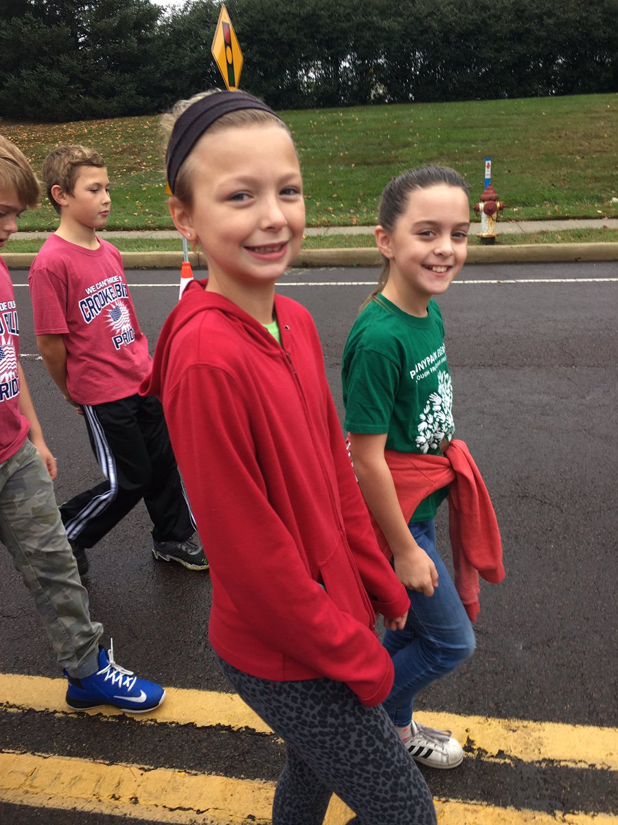 DrRoslevege's tweet photo. Mrs. Bartlett, Eden and Charlotte representing Pennypack at the Horsham Parade. #Horsham300 https://t.co/npM6lnueR4