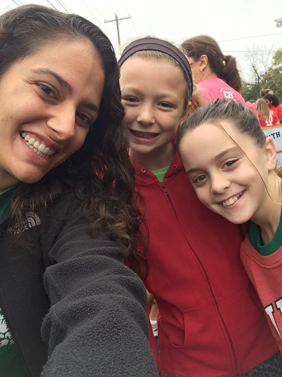 DrRoslevege's tweet photo. Mrs. Bartlett, Eden and Charlotte representing Pennypack at the Horsham Parade. #Horsham300 https://t.co/npM6lnueR4