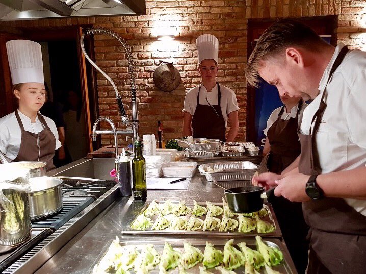 WineNewsIt's tweet photo. #Capunet e #baccalà by chef stellato @Svenerikrenaa ristorante Re-naa #Stavanger #Norvegia al #BarberaFish17 #Asti https://t.co/iVZaMSAAsw