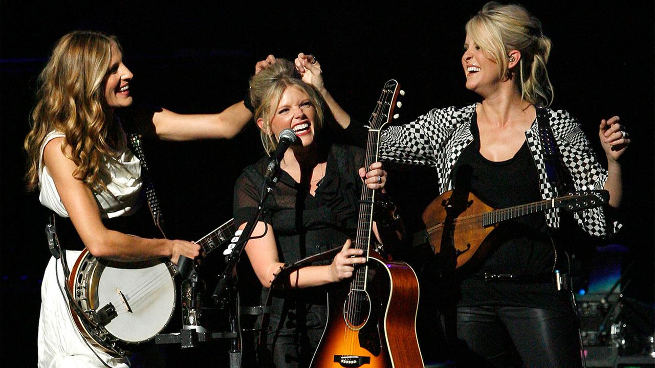 Happy Birthday to Natalie Maines(middle) who turns 43 today! 