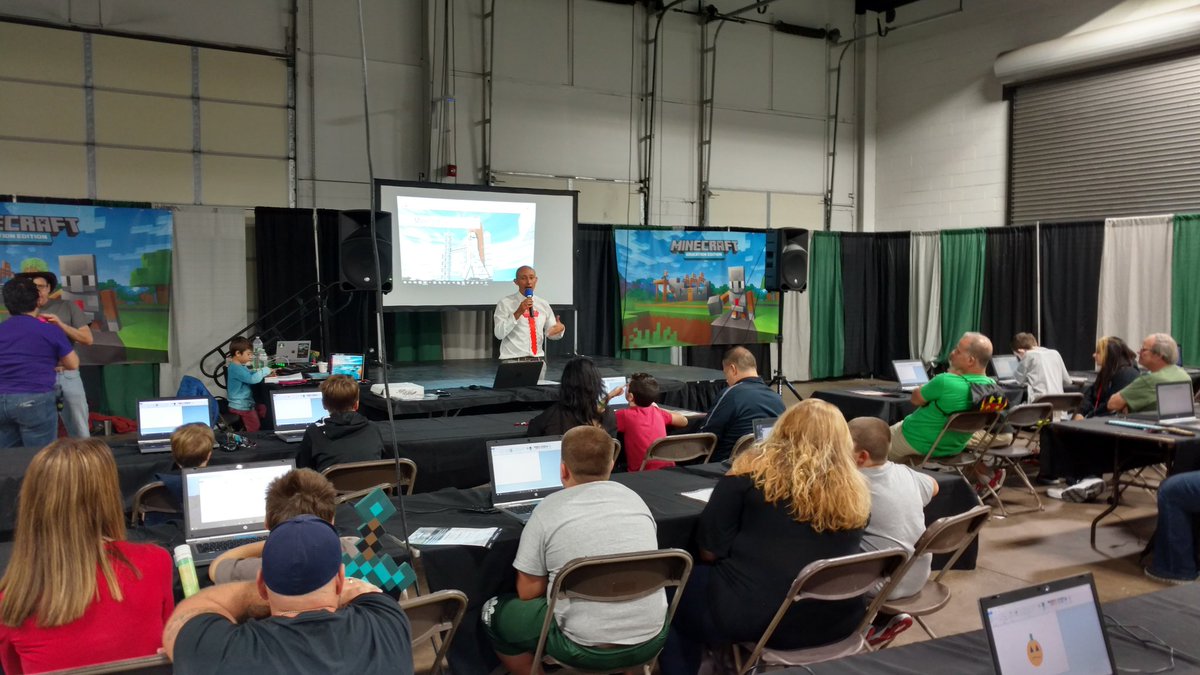 Great presentation by <a href="/MarcoVigelini/">Marco Vigelini</a> - talking student creativity and art w/ <a href="/creatubbles/">Creatubbles</a> mod and #MinecraftEdu at <a href="/minefaire/">Minefaire</a>
