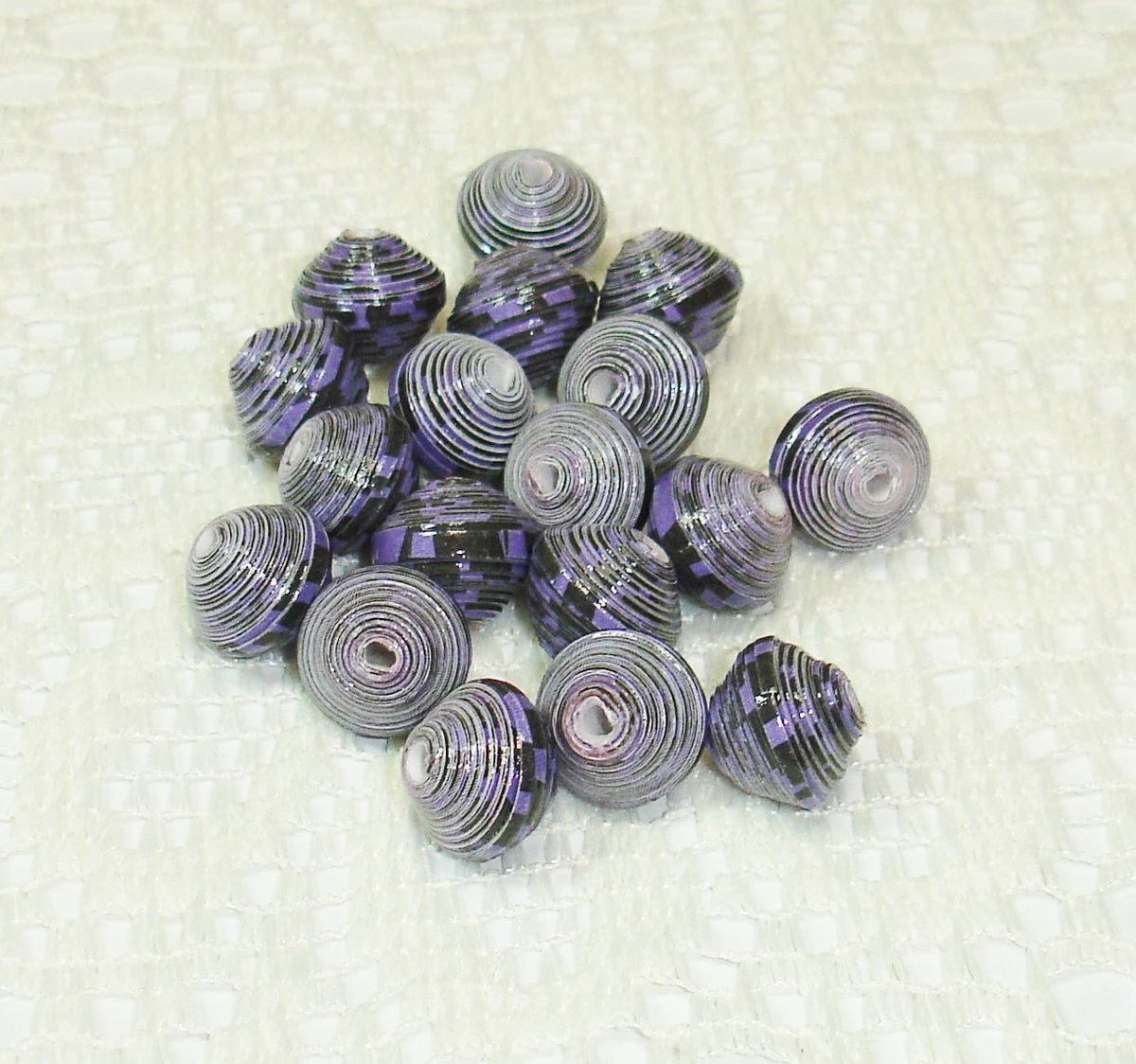 paperbeadboutiq's tweet image. A dark purple zebra design...Soooo pretty! ThePaperBeadBoutique.etsy.com
#jewelrymaking #handmadebeads #craftsupplies #biconebeads