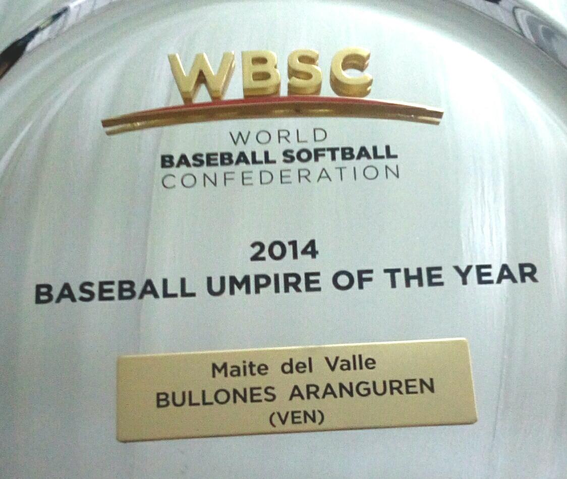 FEVEBEISBOL's tweet photo. #Ahora | Maite Bullones de 🇻🇪 es reconocida como árbitro del año 2014 por la Confederación Mundial de Béisbol y Softbol @WBSC  👏👏👏 https://t.co/A58XEvhhBt