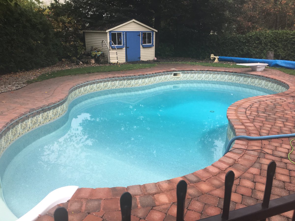 SeCanPhil's tweet photo. Always a sad time of year #drainpool #floodrinksoon https://t.co/iPRBSiIl5G