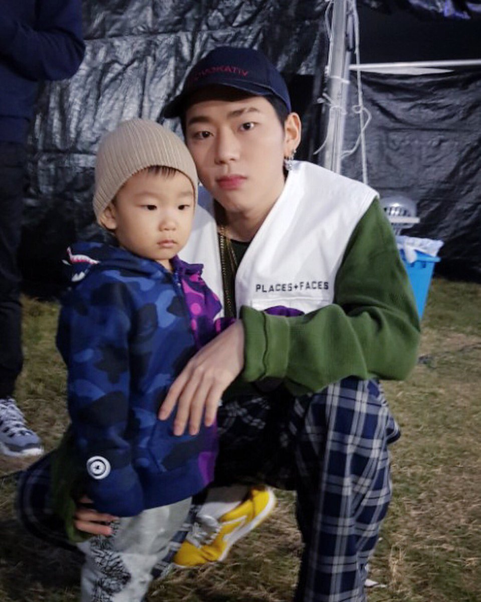 blockbintl's tweet photo. [PHOTO] 171014 twinshy posted pictures with Zico on Instagram https://t.co/15nKJhQcNP https://t.co/vGAqE7xKpa