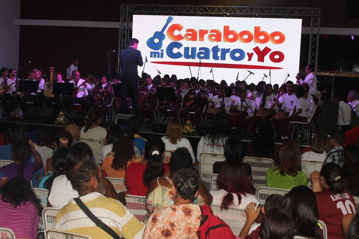 CaraboboGB's tweet photo. Gobernación reunió programas vanguardia en concierto “Cuatros de Carabobo”  https://t.co/UJouDdaqbh https://t.co/fqYRxNNAb1
