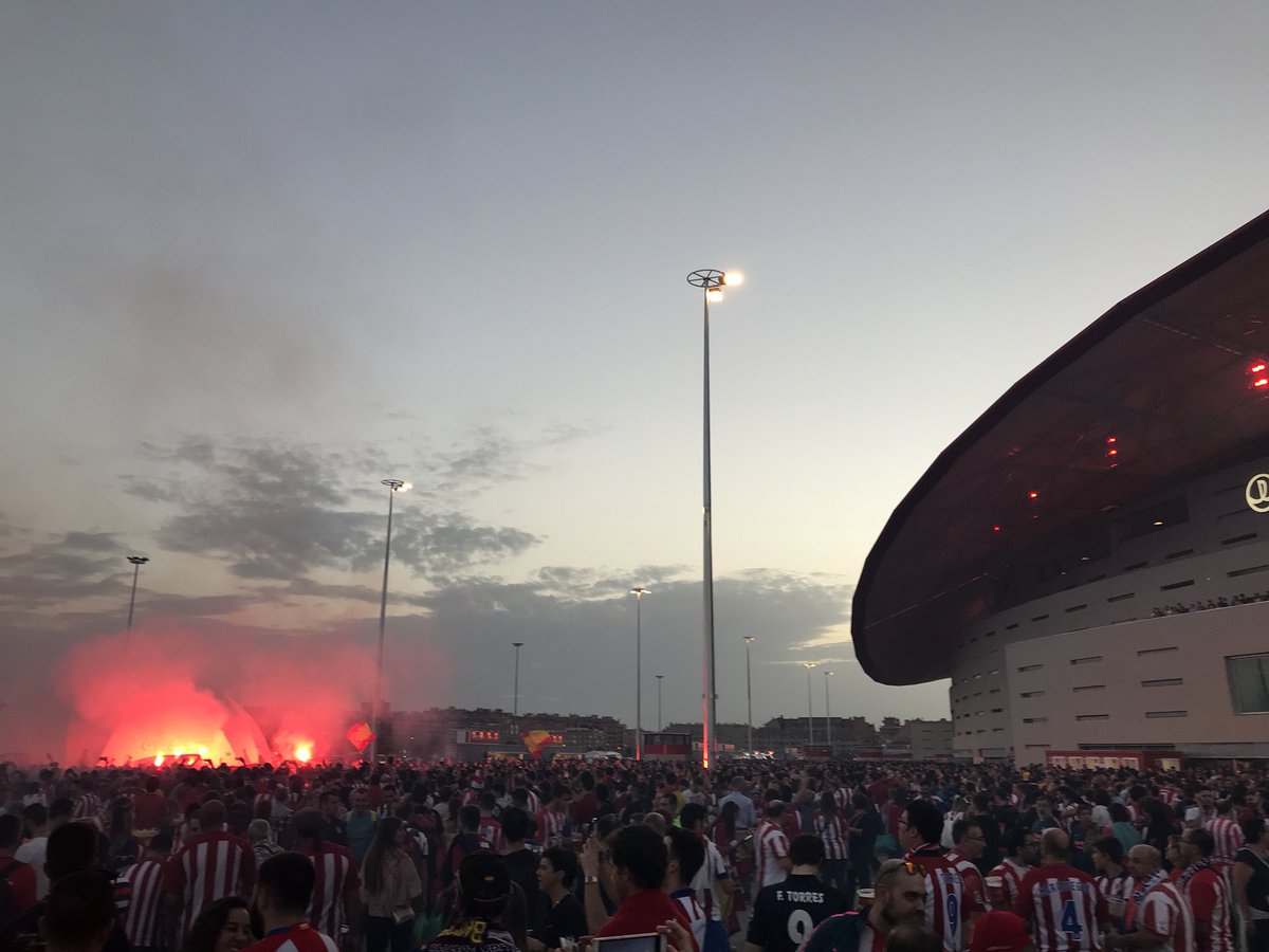 loloutlaw's tweet photo. Voy a ver si pido una cerve.
#ImpossibleIsNada https://t.co/2M9NU2l8i8