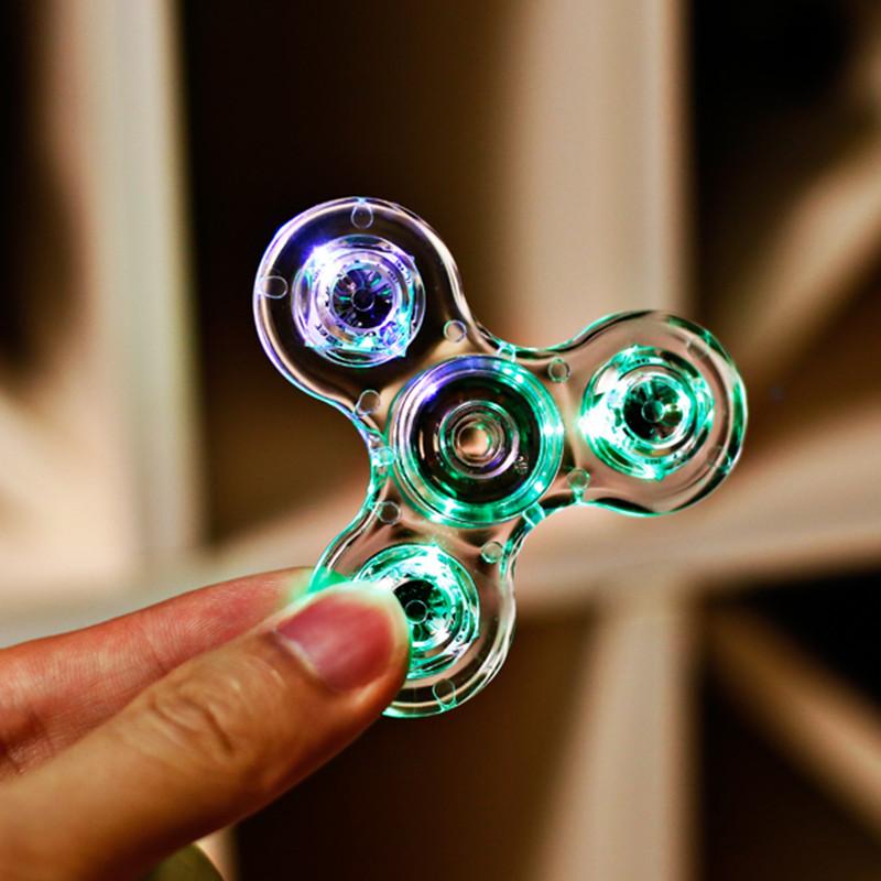 kindlecup's tweet photo. 🙌 New Crystal LED Fidget Spinner Hand Clear Flash Light EDC Finger Spiner #spinner #fingerspinner #kindlecup https://t.co/rbVjfyyVjz https://t.co/duC7JW85Pg
