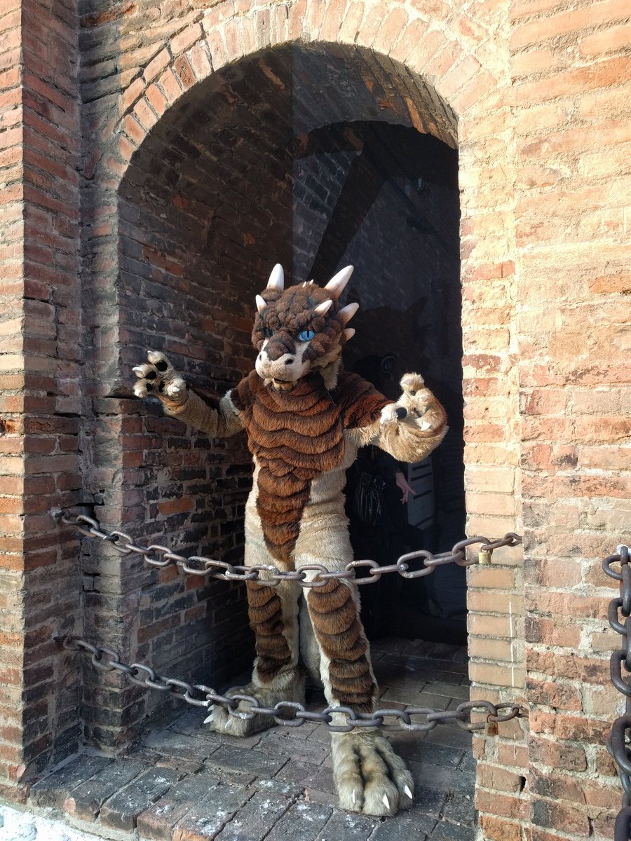 DraggyInstants's tweet photo. 🐉Un drago a Ferrara per il FEntasy FEstival🐲 @Drachetto in Ferrara for the FEntasy FEstival!
📸@joeychubbyfox
#FEntasyFestival #FEntasy2017 https://t.co/WjXqXVRJh3