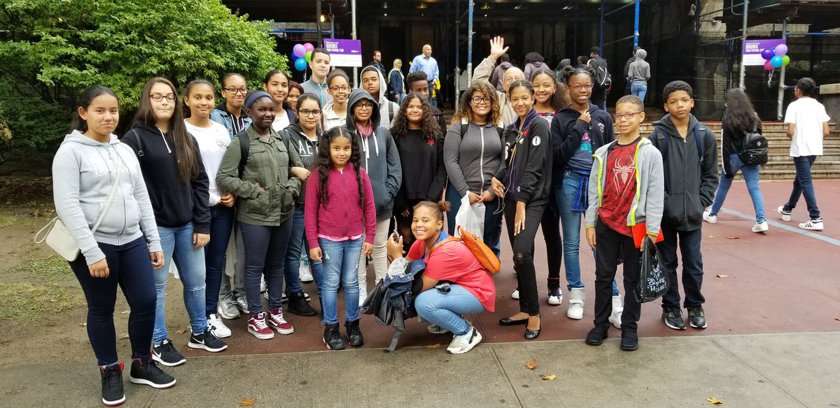 esmtis190's tweet photo. High school Fair #IS190 #Supportyourstudents https://t.co/gako24KKpk