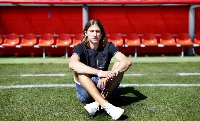 MotivacionesF's tweet photo. “El 80% de los jugadores jóvenes van con un bolso de marca, zapatos de 400€, 8 tatuajes y se creen estrellitas” - Filipe Luis. https://t.co/HoMAm3BWdv