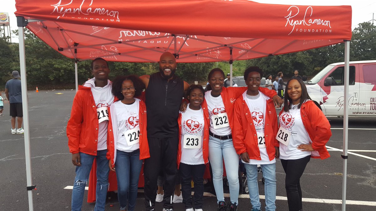RCFATL's tweet photo. Our #RCFLA students serving at today's health fair and walk. @ryancameron https://t.co/DDRmUOM2CR