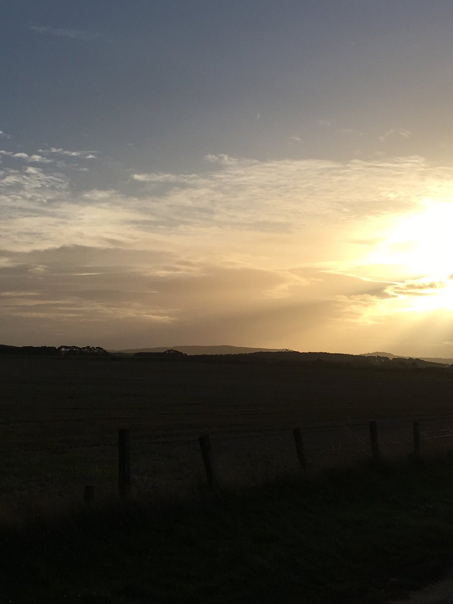 CraftyManiac's tweet photo. Dawn on the beach #VisitScotland https://t.co/tkPyfvMjXW