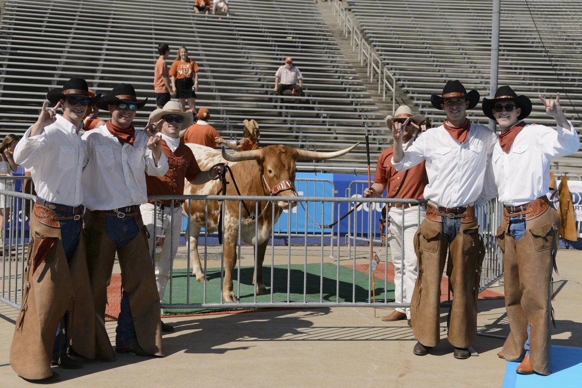 thefirstvictory's tweet photo. @kmchorse When @WillLicon is a full time Cowboy when he is not in the water @TheSwimPictures https://t.co/5XamMjyNO9
